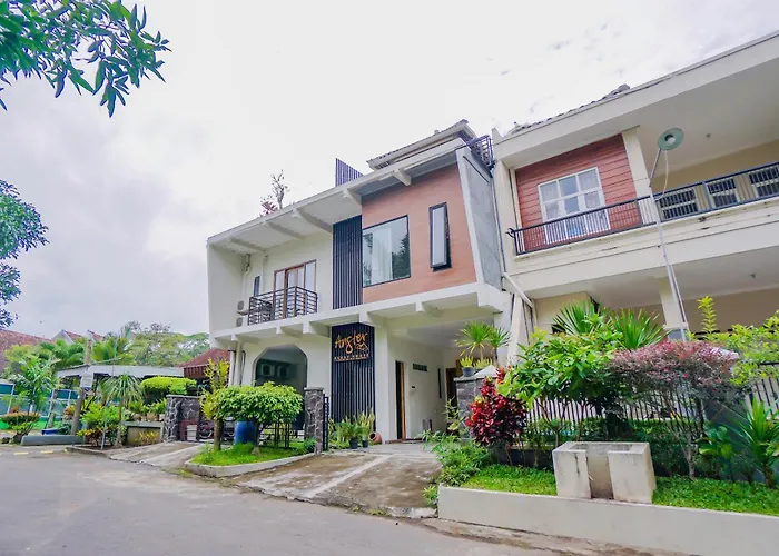 Oyo 90319 Angler Guest House Malang